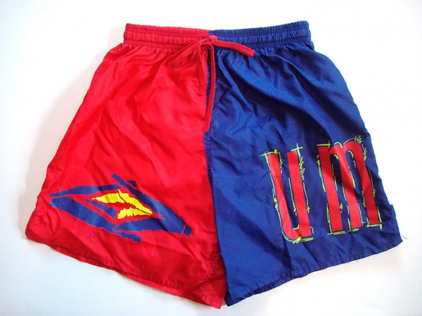 Umbro – классика британского футбола. В этой форме Англия выиграла ЧМ, а Сульшер забил решающий гол в финале ЛЧ-99