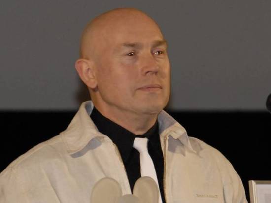 Театр отменил спектакли из-за состояния Виктора Сухорукова