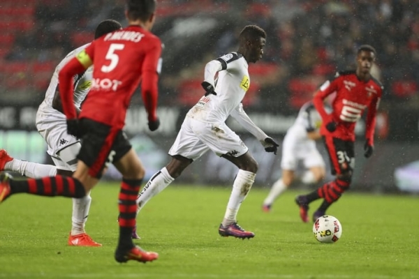 Во Франции &ndash; новый суперталант. Его сравнивают с Обамеянгом, он уничтожил &laquo;ПСЖ&raquo; и летом перейдет в &laquo;Барсу&raquo; или &laquo;Баварию&raquo;