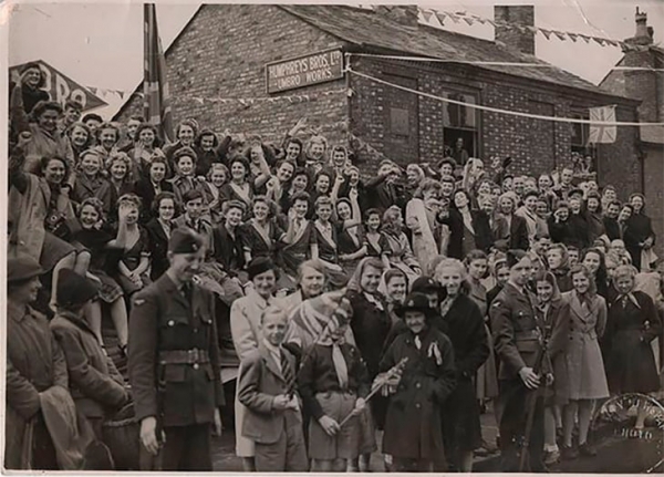 Umbro – классика британского футбола. В этой форме Англия выиграла ЧМ, а Сульшер забил решающий гол в финале ЛЧ-99