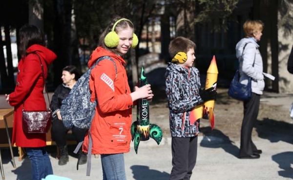 Ракетный фестиваль устроили ученые в День космонавтики