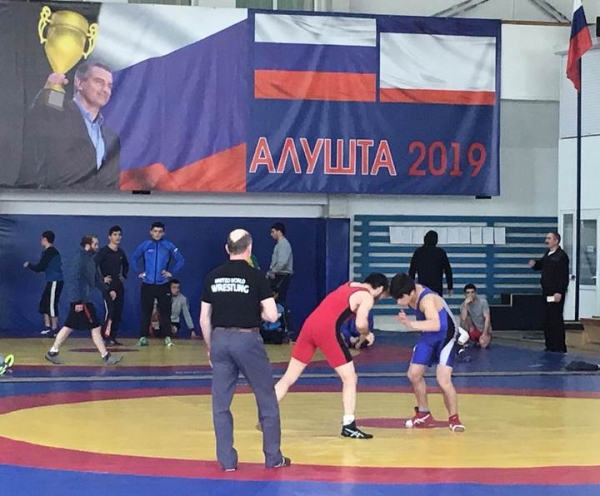 Крымские вольники выиграли 5 золотых медалей на чемпионате ЮФО