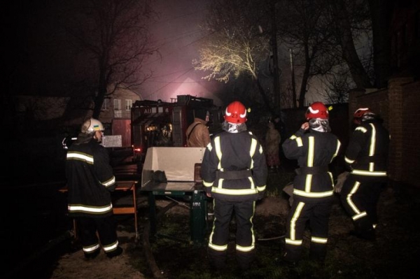 Крупный пожар произошел в одном из автосалонов Ростова-на -Дону