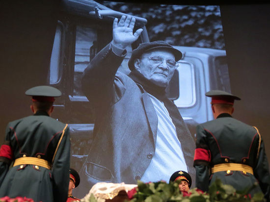 Москва Георгия Данелии простилась со своим режиссером: слезы, цветы и овации