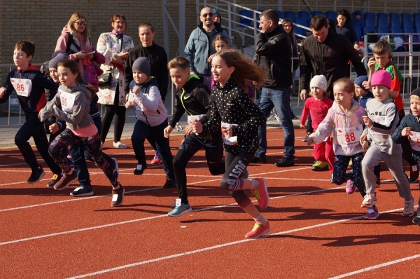 Свыше 100 человек воскресным утром пришли на стадион &laquo;Труд&raquo; пробежать 10 км