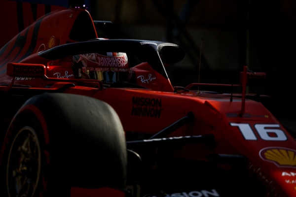 Леклер легко укатал Феттеля в Бахрейне. У новичка «Феррари» особый пилотажный стиль