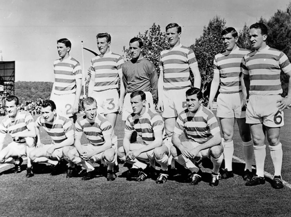 Umbro – классика британского футбола. В этой форме Англия выиграла ЧМ, а Сульшер забил решающий гол в финале ЛЧ-99