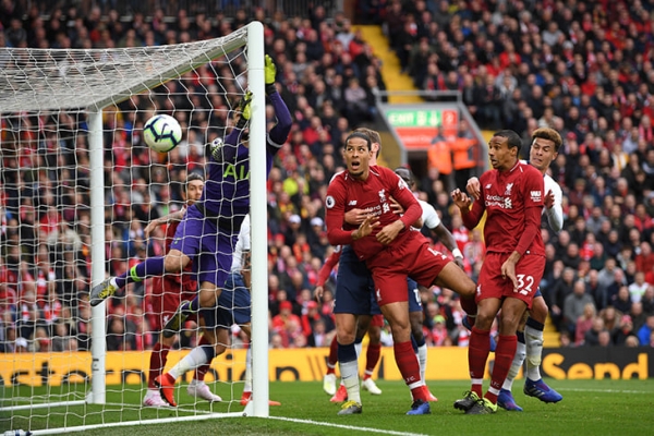 Ван Дейк безупречно отзащищался против двух игроков &laquo;Тоттенхэма&raquo;. Арнолд назвал это ключевым моментом матча