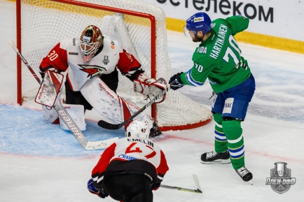 Срочно смотрите Восток: там забивают красиво, играют жестко и даже дерутся