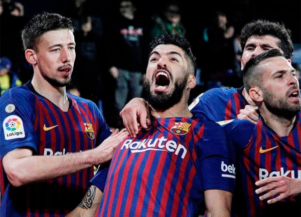 &laquo;Вильярреал&raquo; и &laquo;Барса&raquo; устроили шоу: 8 голов, Месси снова забил со штрафного, Суарес сравнял на 93-й минуте  