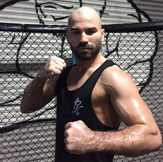 Лобов дебютирует в кулачных боях. И у него может получиться