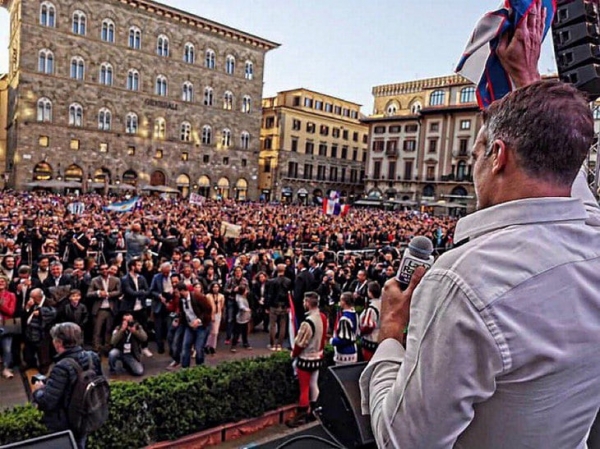 &laquo;Фиорентина&raquo; отметила юбилей Батистуты: 6 тысяч человек в центре города и огромный торт