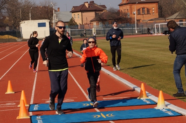 Свыше 100 человек воскресным утром пришли на стадион &laquo;Труд&raquo; пробежать 10 км