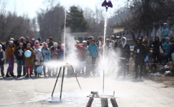 Ракетный фестиваль устроили ученые в День космонавтики