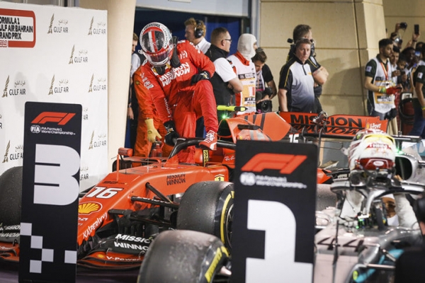 Леклер легко укатал Феттеля в Бахрейне. У новичка «Феррари» особый пилотажный стиль