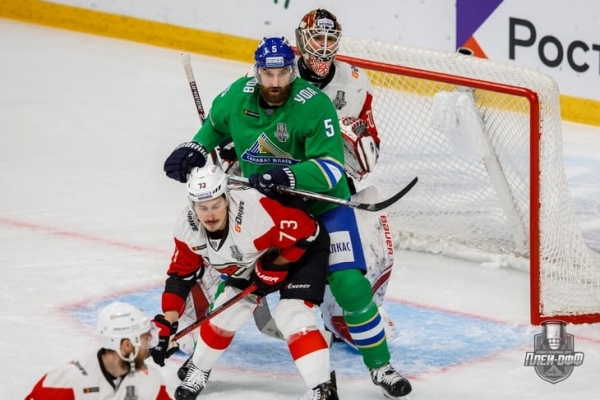 Срочно смотрите Восток: там забивают красиво, играют жестко и даже дерутся