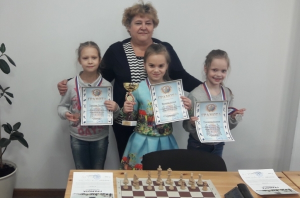 Шахматное первенство Ростова-на-Дону среди мальчиков и девочек определило чемпионов в возрасте до 11 лет и среди юниоров
