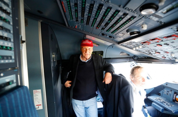 Лауда не только классно гонял: обожал самолеты и прилетал за штурвалом &laquo;Боинга&raquo; в Москву