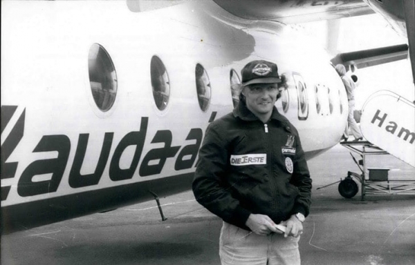 Лауда не только классно гонял: обожал самолеты и прилетал за штурвалом &laquo;Боинга&raquo; в Москву