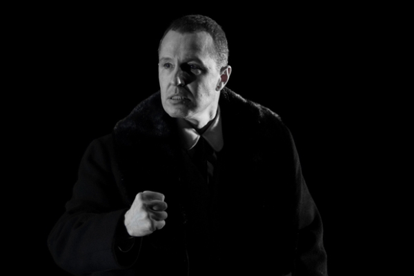 Женовач поставил "Бег" Булгакова: то ли сон, то ли явь