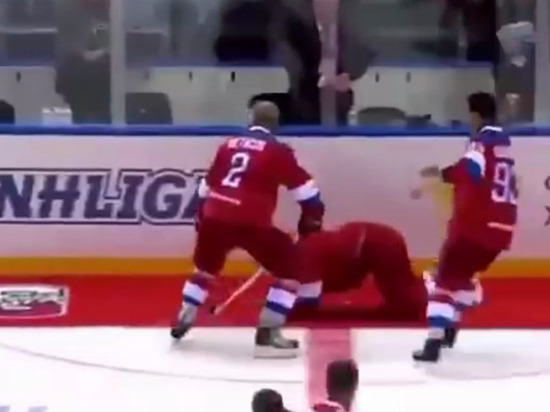 Путин упал на ковер на гала-матче НХЛ