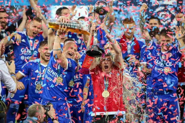 Пора смотреть на победителей главных лиг Европы: от Ла Лиги до Румынии