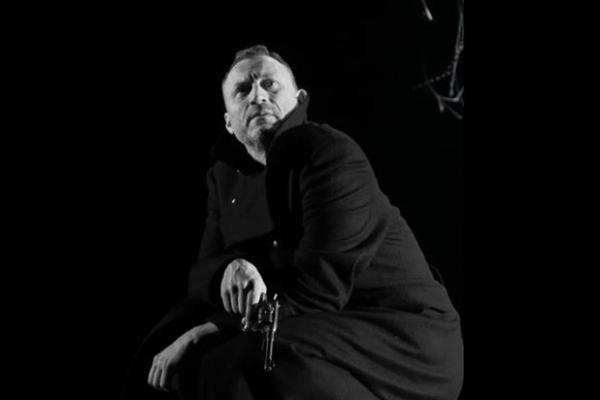 Женовач поставил "Бег" Булгакова: то ли сон, то ли явь