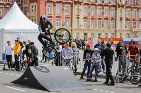 Легкоатлетическая эстафета, спорт на любой вкус и интерактивные площадки: Ростов отмечает 1 мая