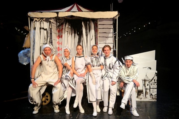 Как попасть в Омскую драму с маленькими детьми?