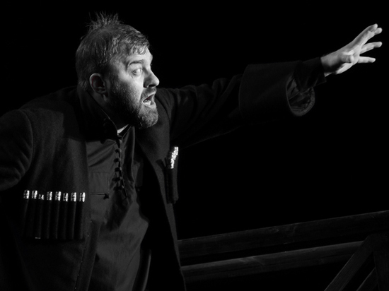 Женовач поставил "Бег" Булгакова: то ли сон, то ли явь