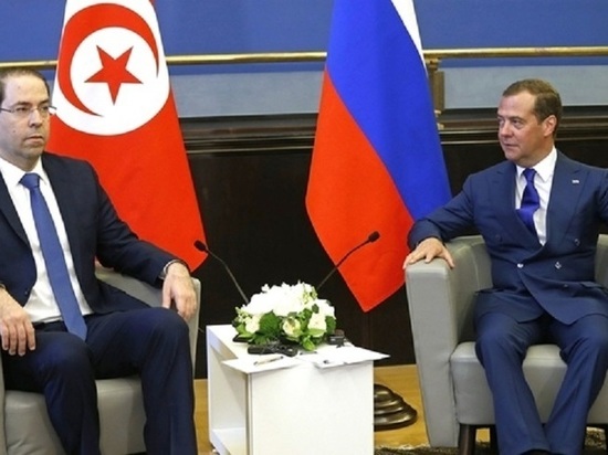 Медведев предложил ввести четырехдневную рабочую неделю: "Люди сгорают на работе"