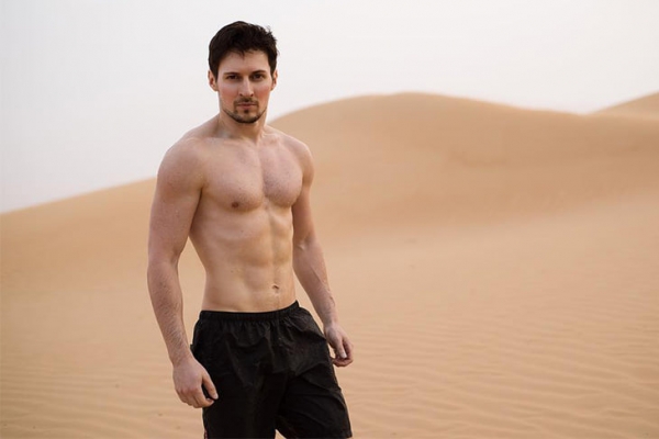 Павел Дуров голодает весь июнь, только пьет воду. Диетолог разнес эту идею