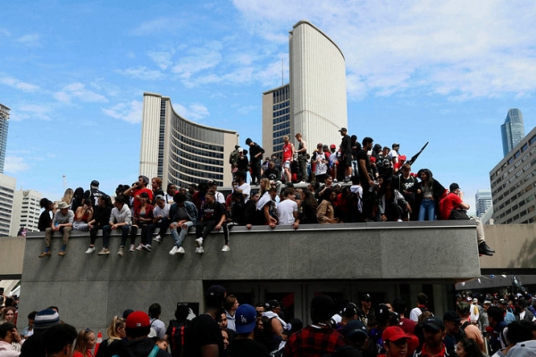 На чемпионский парад в Торонто вышли больше 1,5 миллиона! Все сходили с ума, а Кавай смеялся