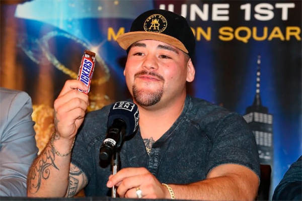 Руис постоянно ест сникерсы и с 12 лет бьет взрослых мужиков. Лишний вес не влияет на его скорость