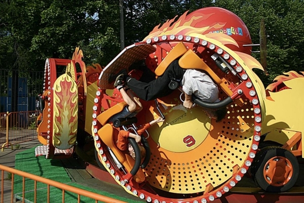 Дети пострадали на аттракционе в Москве