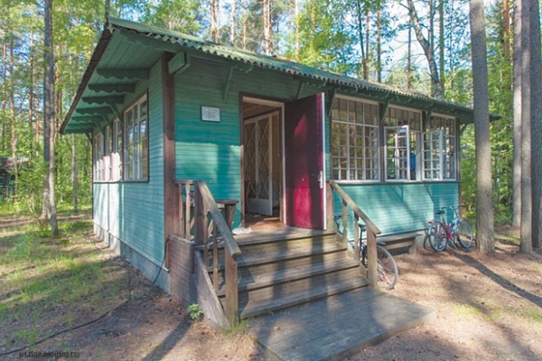 К 130-летнему юбилею Ахматовой починят забор