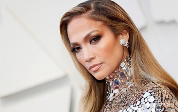 Дженнифер Лопес очаровала Сеть элегантным образом