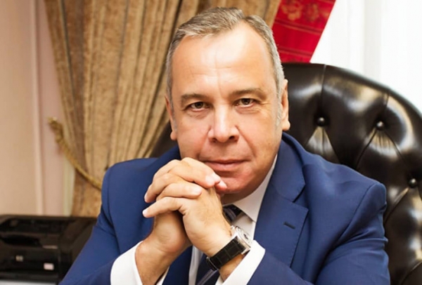 Павел Дуров голодает весь июнь, только пьет воду. Диетолог разнес эту идею