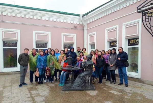 Впервые в Омске состоялся спектакль-променад