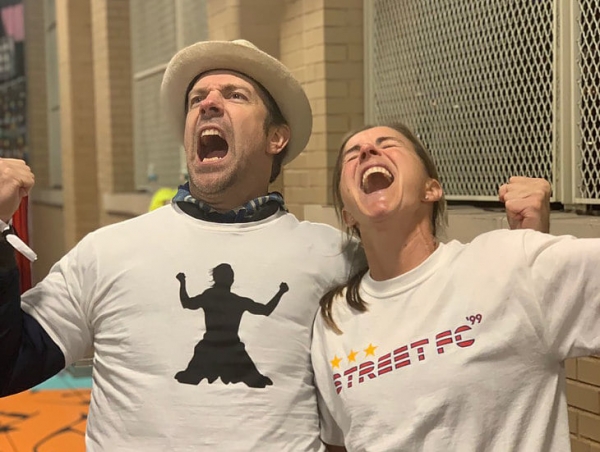 20 лет назад американка сняла майку после победного пенальти в финале ЧМ. История культового фото из женского футбола