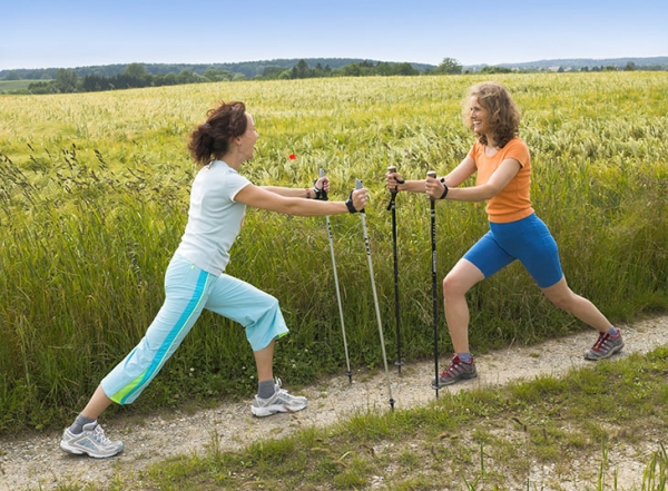 Скандинавская ходьба &ndash; модный фитнес: в два раза эффективнее бега, работает 90% мышц