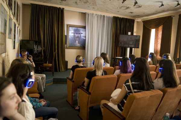 Впервые в Омске состоялся спектакль-променад