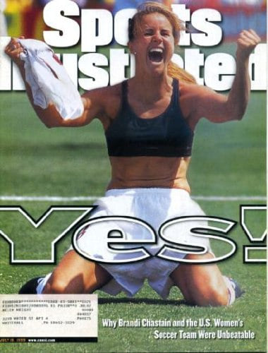 20 лет назад американка сняла майку после победного пенальти в финале ЧМ. История культового фото из женского футбола