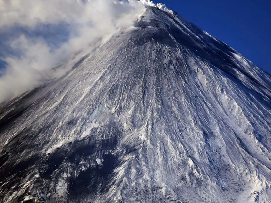 На Камчатке началось извержение Ключевского вулкана