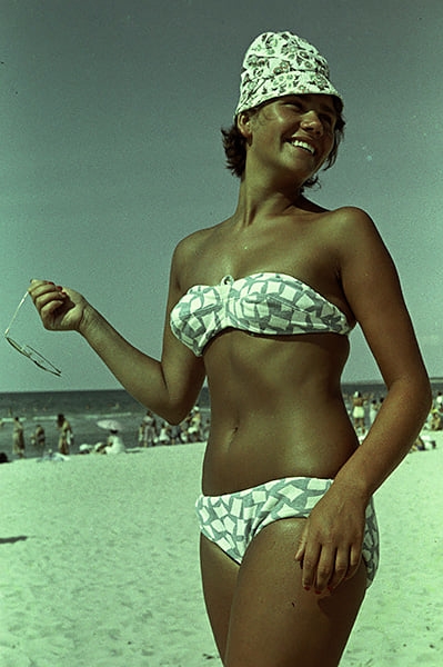 Мода на купальники в XX веке: пловчиха подала идею, Монро спасла бикини, а женщины в СССР брали их за две зарплаты
