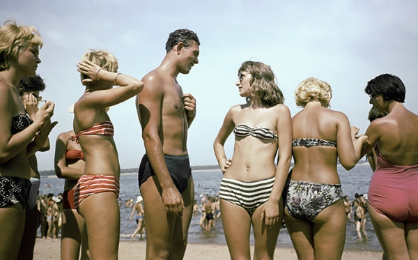 Мода на купальники в XX веке: пловчиха подала идею, Монро спасла бикини, а женщины в СССР брали их за две зарплаты