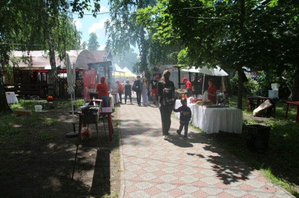 Омичи распробовали шашлыки под звезд мирового джаза