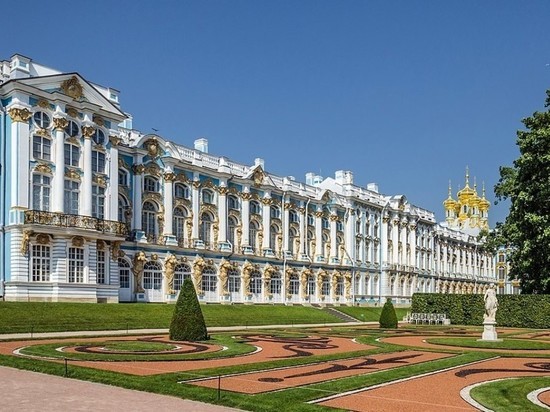 Китайские туристы избили россиянку в очереди в Царском Селе