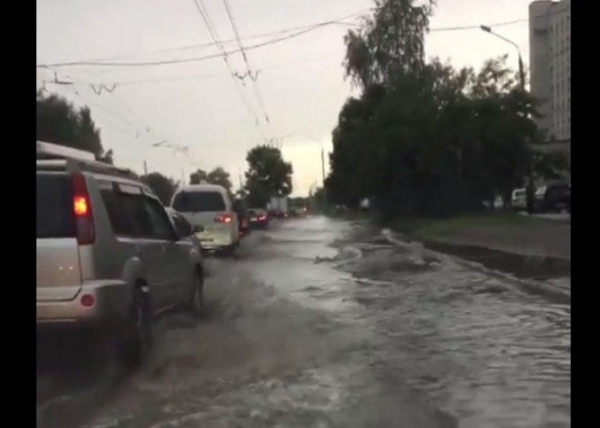 Буря и ливень натворили дел в Новосибирске