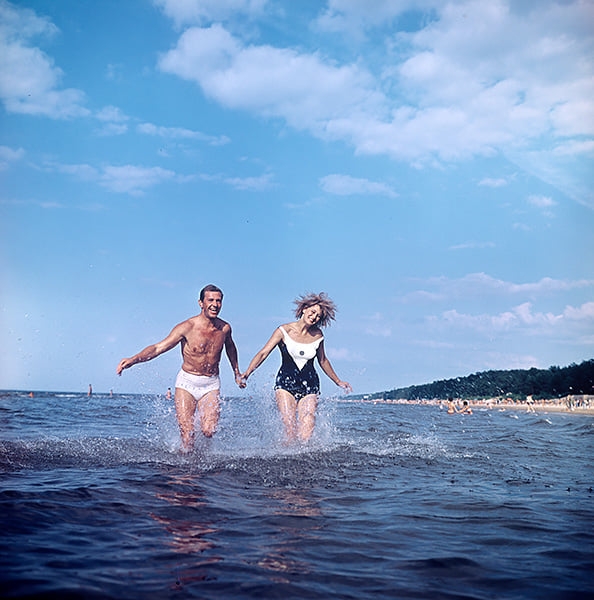 Мода на купальники в XX веке: пловчиха подала идею, Монро спасла бикини, а женщины в СССР брали их за две зарплаты